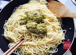 Illustration of how to make shrimp pasta 4