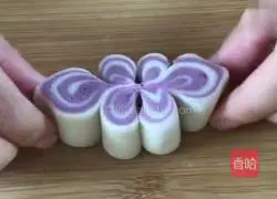 Illustration of how to make sweet flower rolls 10