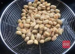 Illustration of how to make chili crisps 16