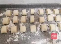 Illustration of how to make milk-flavored steamed buns 8