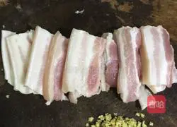 Illustration of how to make steamed pork with rice flour 2