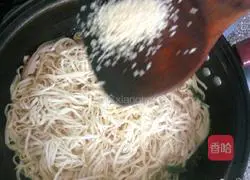 Illustration of how to make Bean and Pork Noodles 12