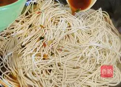 Illustration of how to make braised beans and noodles 10