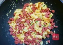 Illustration of how to make ham and eggs 6