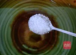 Illustration of how to make chicken soup noodles 12