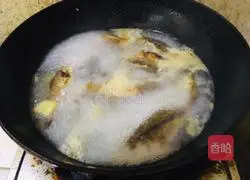 Illustration of how to make crucian carp tofu soup 4