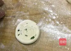  Illustration of how to make scallion pancakes 8