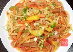 Illustration of how to make colorful fried ramen 9