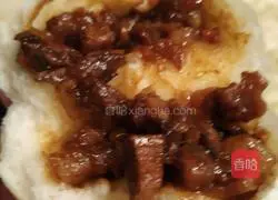 Illustration of how to make sauced pork buns 15