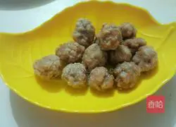 Pineapple Gulu Illustration of how to make meat covered with noodles 4