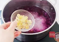 Illustration of how to make peach gum, saponin, rice, snow swallow and purple sweet potato soup 10