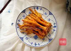 Illustration of how to make spicy braised chicken feet 15