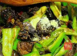 Illustration of spicy stir-fried black chicken 10