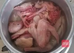 Illustration of how to make ginseng and pigeon soup 3