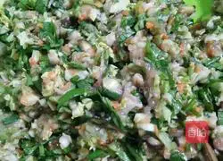 Illustration of how to make celery and lean meat dumplings 4