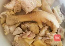 Illustration of how to make chicken soup with red dates and fish maw 3