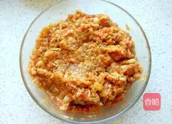 Illustration of how to make pork and cabbage buns 2