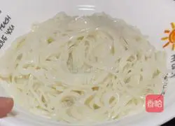 Illustration of how to make curry noodles 9