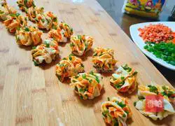 Illustration of how to make BBQ flavored flower rolls 14