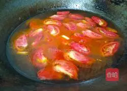 Illustration of how to make tomato, cucumber and meat slices soup 12