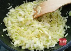 Illustration of how to make fungus and cabbage pancakes 10