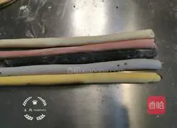 Illustration of how to make rainbow bean rolls 11