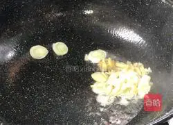 Illustration of home-style fried pig skin 8