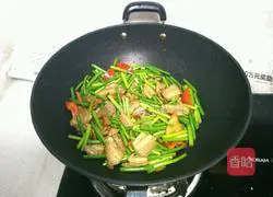 Illustration of how to make fried meat with garlic sprouts 8