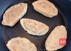 Illustration of how to make pan-fried leek box 12