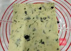 Illustration of how to make chive and seaweed soda crackers 10