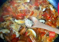 Illustration of how to make shrimp and mushroom soup with tomato sauce 17