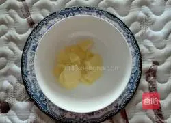 Illustration of how to make crucian carp and radish soup 3