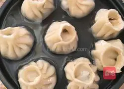 Illustration of how to make mini pan-fried buns 12