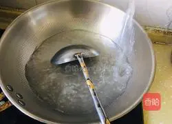 Illustration of how to make cuttlefish ball and seaweed soup 4