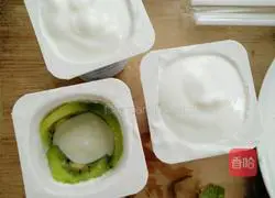 Illustration of how to make kiwi yogurt bars 6
