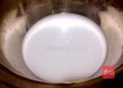 Illustration of how to make tomato and egg drop soup 4