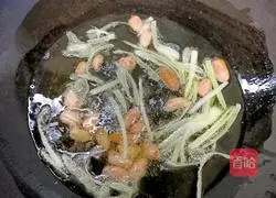 Oil splash Illustration of the improved version of noodles 3