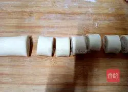 Illustration of how to cut flower rolls 11