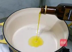 Illustration of making braised kidney bean noodles 2