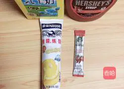 Illustration of how to make cold brewed condensed milk coffee (Vietnamese style) 1