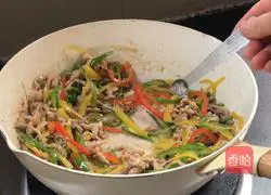 Illustration of how to make shredded pork with bell pepper 13