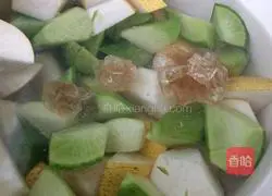 Illustration of how to make green radish and snow pear soup 9