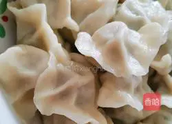 Illustration of how to make beef and green onion dumplings 8