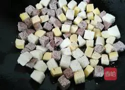 Illustration of how to make three-color egg fried buns 4