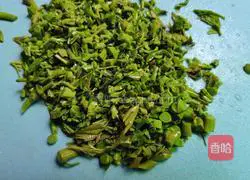 Illustration of how to make Chinese toon scrambled eggs 10