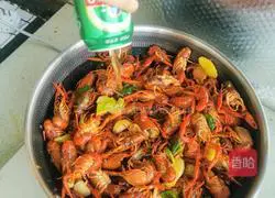 Illustration of how to make spicy beer crayfish➕braised noodles 8