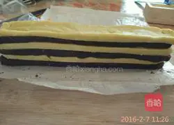 Illustration of how to make two-color biscuits 3