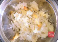 Yellow Peach, Corn and Tremella Sweet Soup Illustration 3