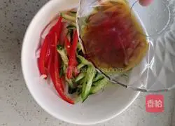 Illustration of how to make onions and cucumbers 6