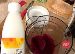 Illustration of how to make dragon fruit yogurt shake 1